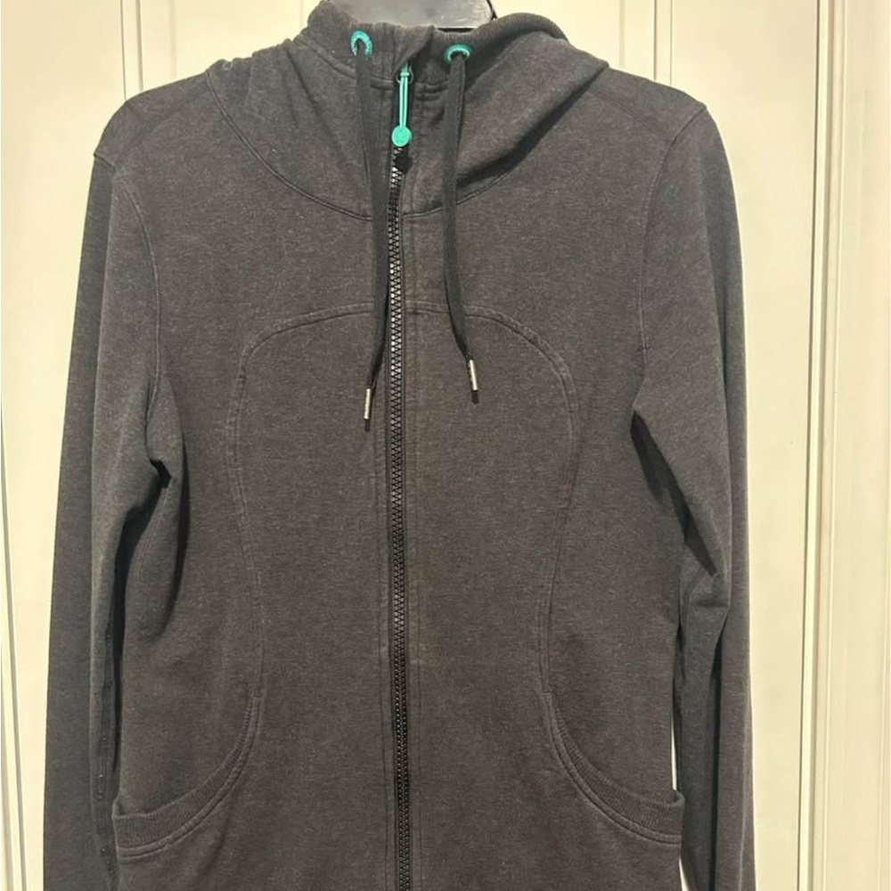Women’s lululemon jacket with attached hood 10